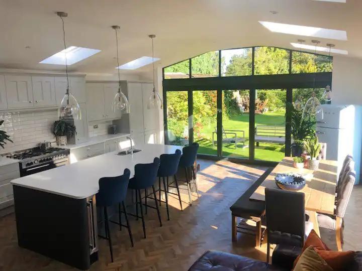Hayfield Spacious Detached Luxury